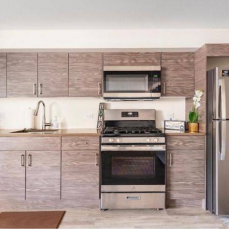 Cozy 2 Brm Apartment Mins Away From United Center Chicago Exteriör bild