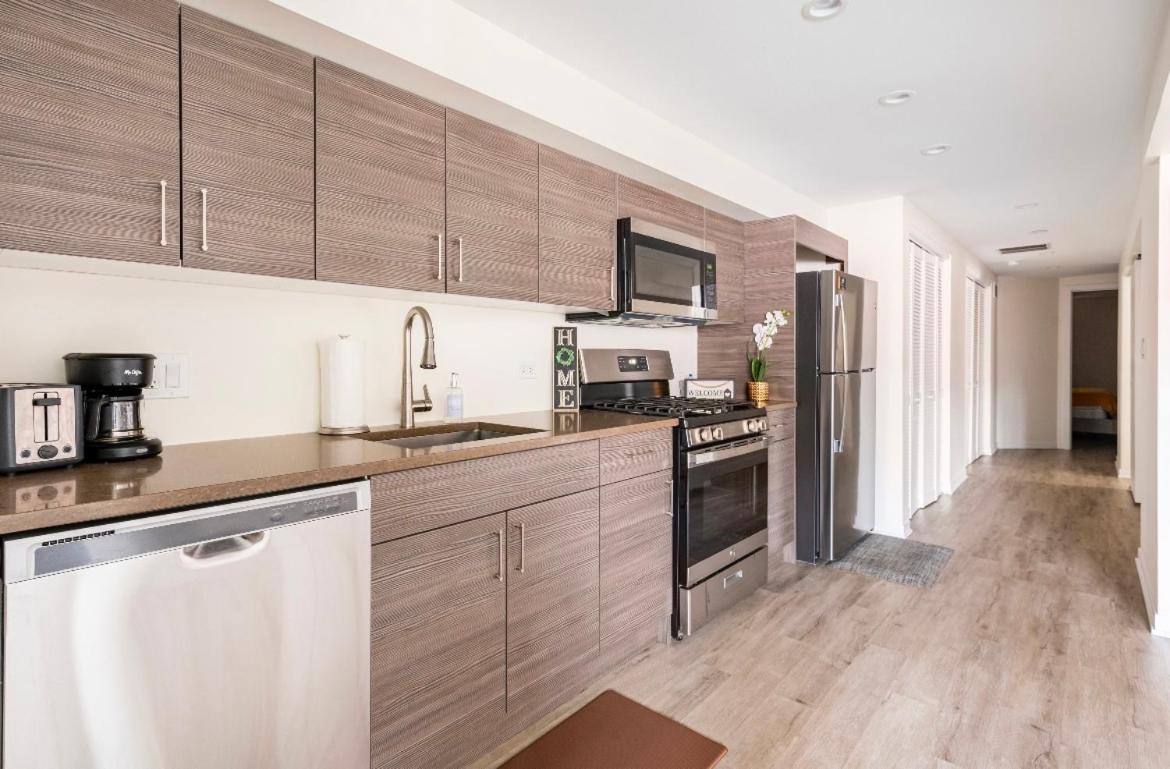 Cozy 2 Brm Apartment Mins Away From United Center Chicago Exteriör bild