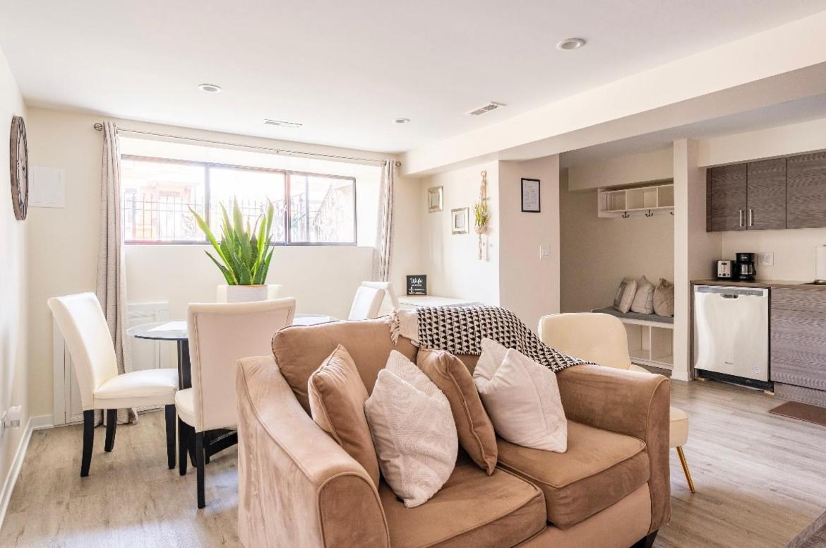 Cozy 2 Brm Apartment Mins Away From United Center Chicago Exteriör bild