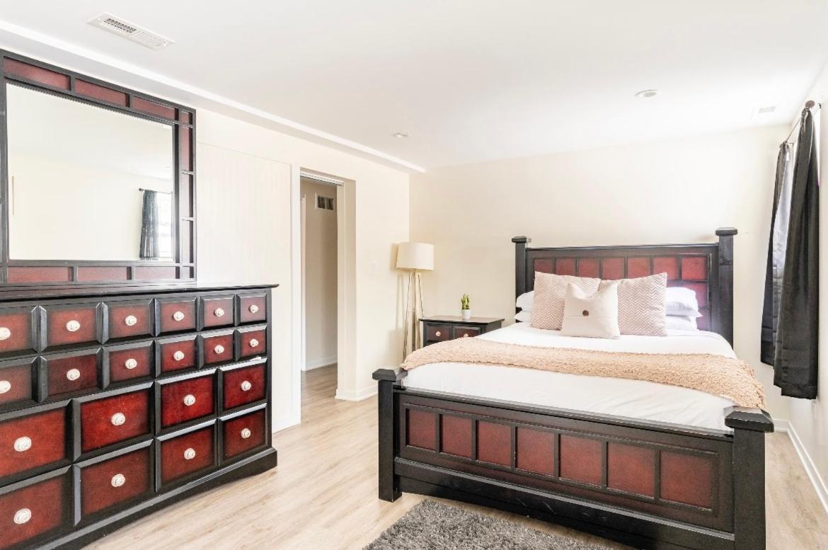 Cozy 2 Brm Apartment Mins Away From United Center Chicago Exteriör bild